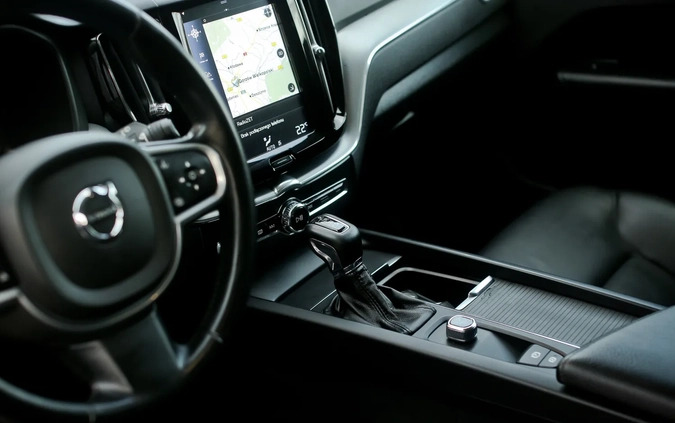 Volvo XC 60 cena 97500 przebieg: 217800, rok produkcji 2018 z Mieroszów małe 781